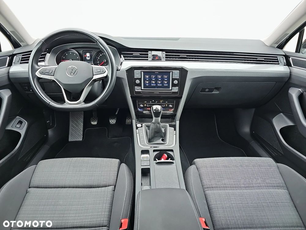 Volkswagen Passat 1.5 TSI EVO Business - 9