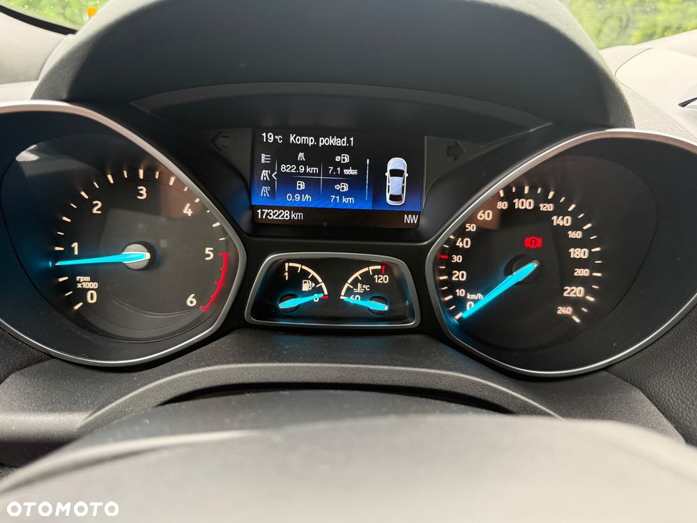 Ford Kuga - 32