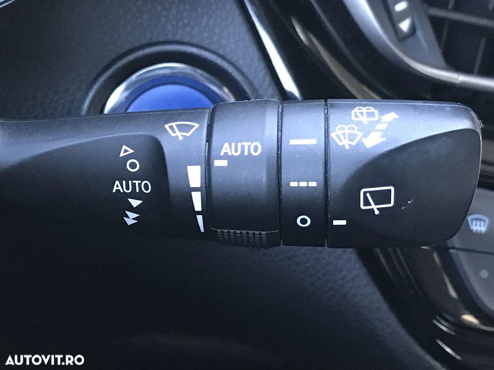 Toyota C-HR Hybrid Style - 22