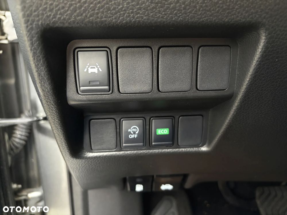 Nissan Qashqai 1.3 DIG-T N-Connecta DCT - 33