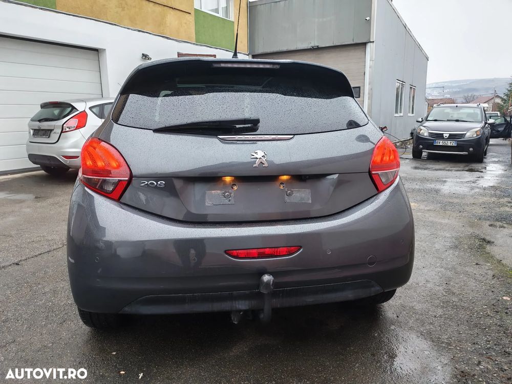 Peugeot 208 1.6 e-HDi FAP STT Allure - 11