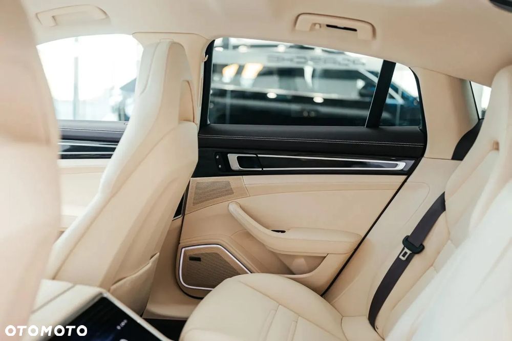 Porsche Panamera 4 Platinum Edition - 4