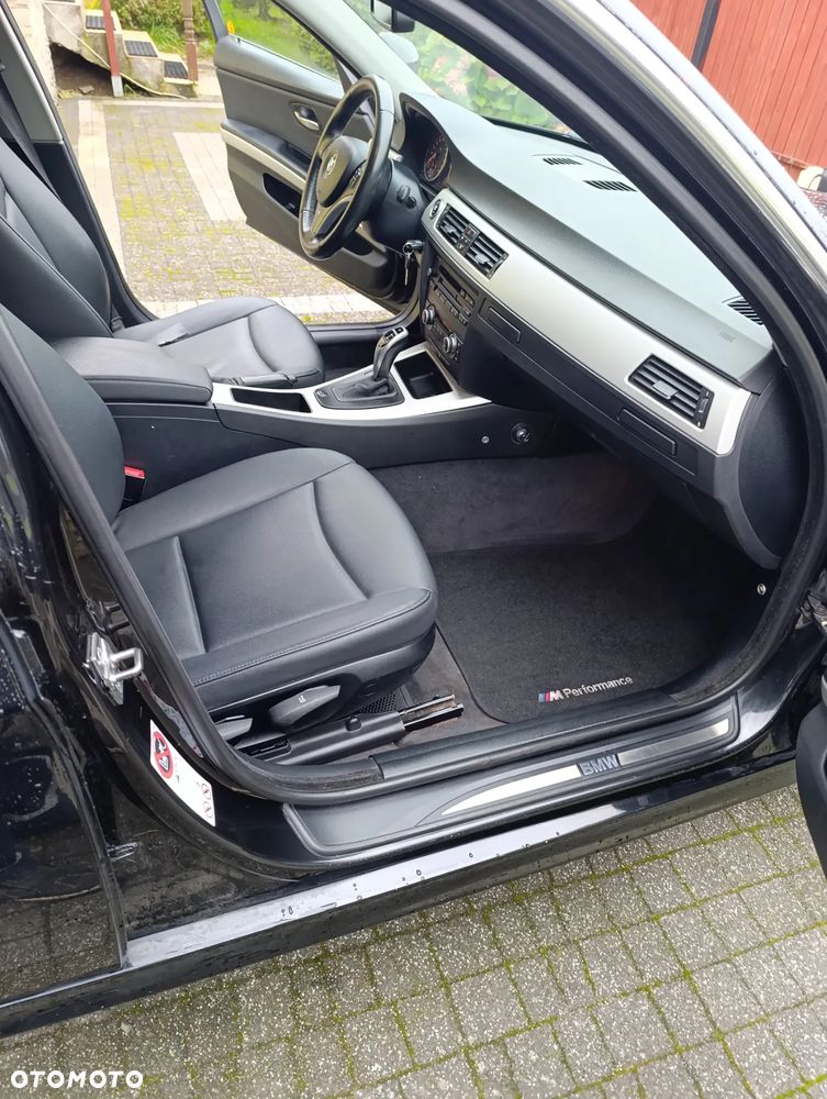 BMW Seria 3 330d xDrive DPF Touring - 10