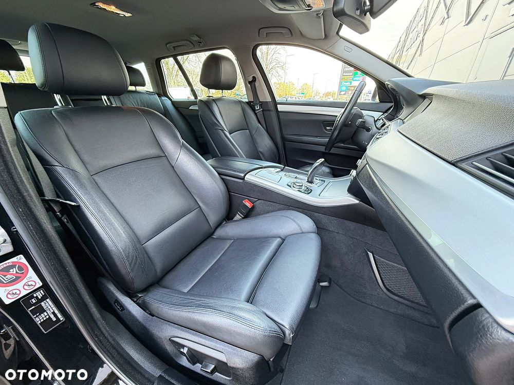 BMW Seria 5 520d xDrive - 32