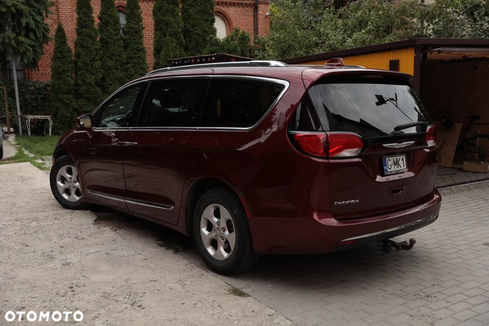 Chrysler Pacifica - 5