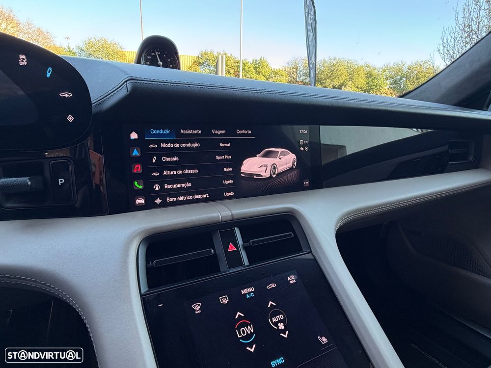 Porsche Taycan Turbo - 24