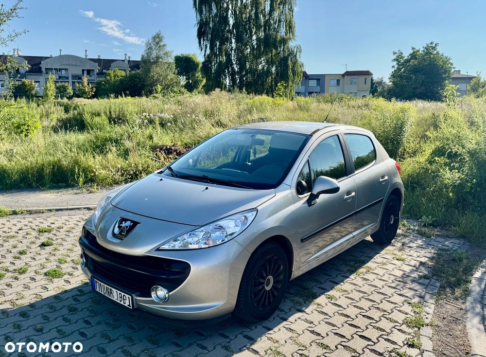 Peugeot 207 - 1