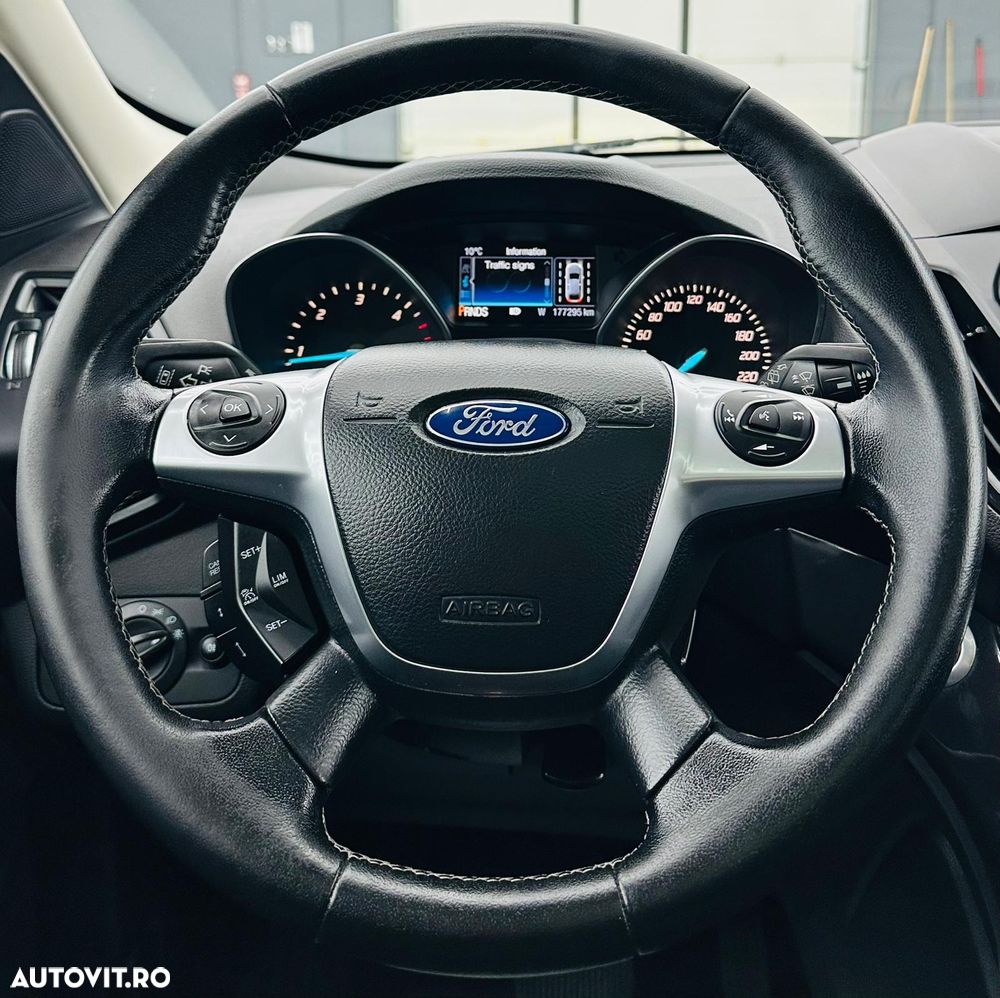 Ford Kuga 2.0 TDCi 4x4 Aut. ST-Line - 39