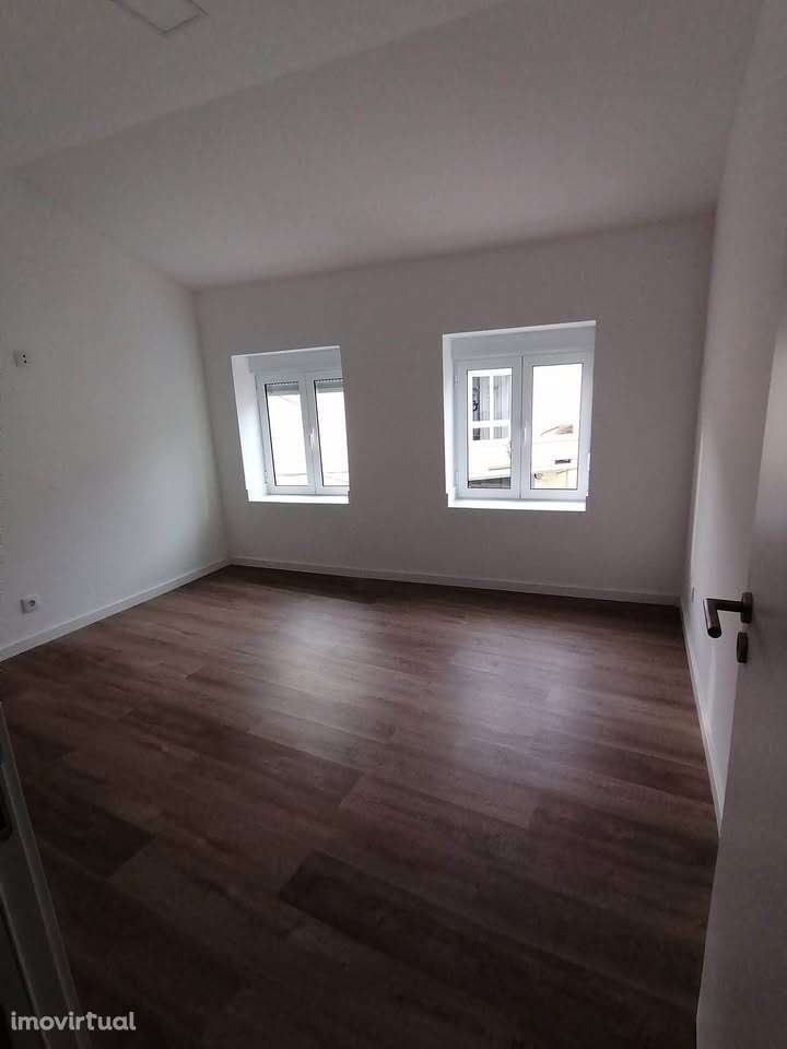 Vende-se apartamento T1 totalmente renovado em Coimbra. - Grande imagem: 2/6