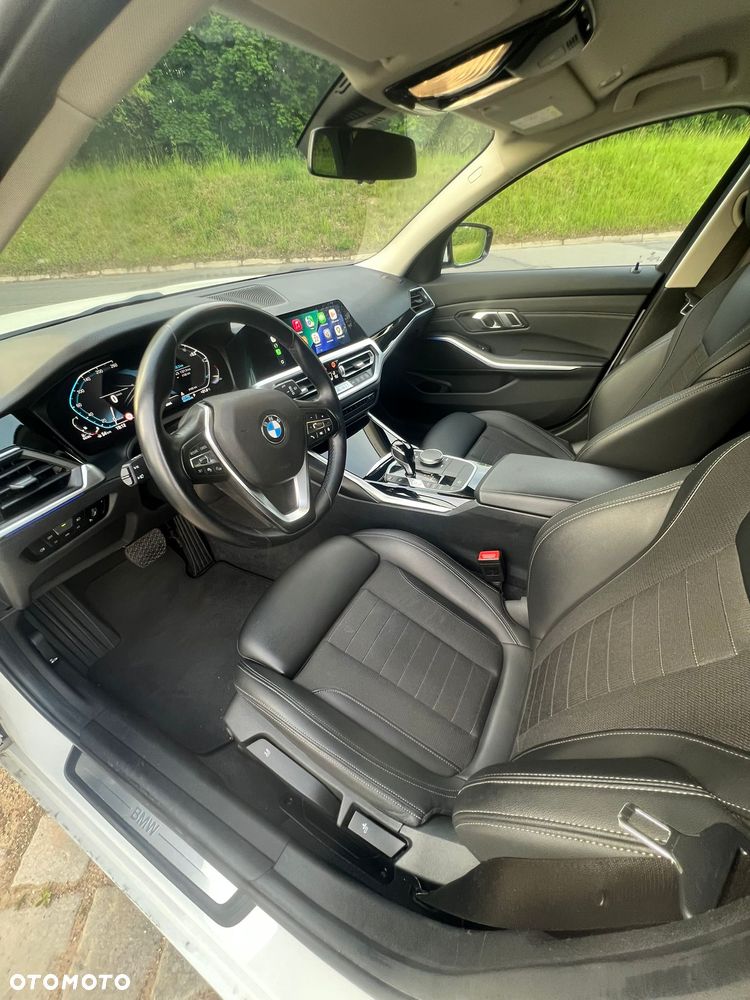BMW Seria 3 320d mHEV - 9