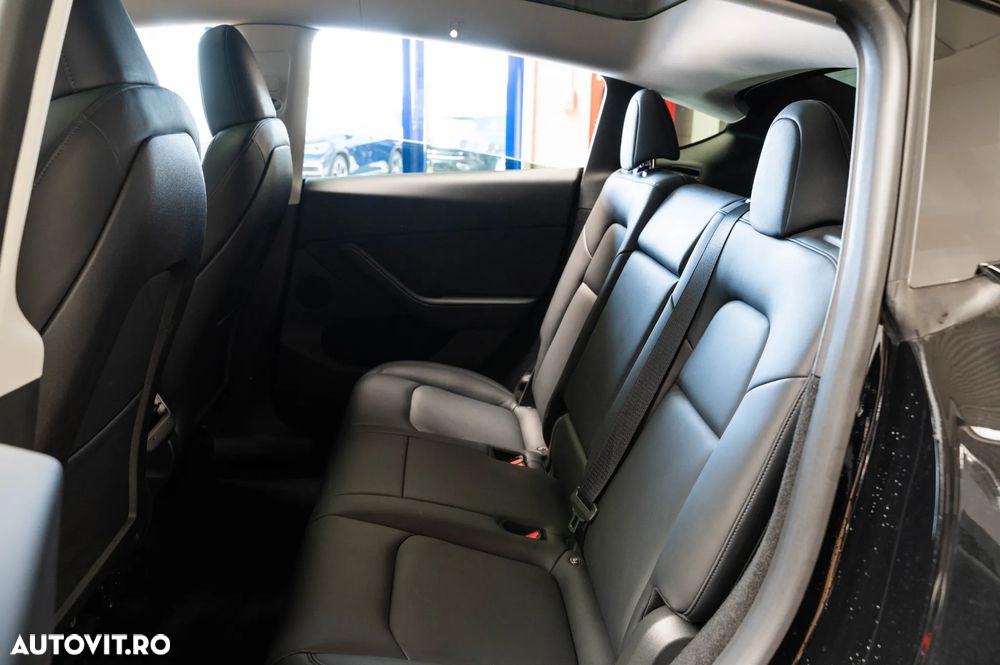 Tesla Model Y Long Range Dual Motor AWD - 24