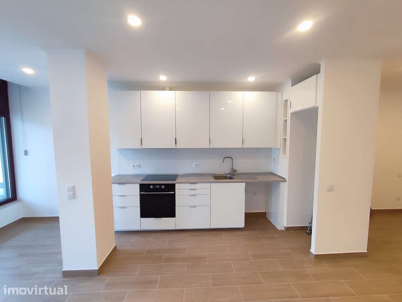 Apartamento T0 Remodelado com ar condicionado e lavandaria - Grande imagem: 2/8