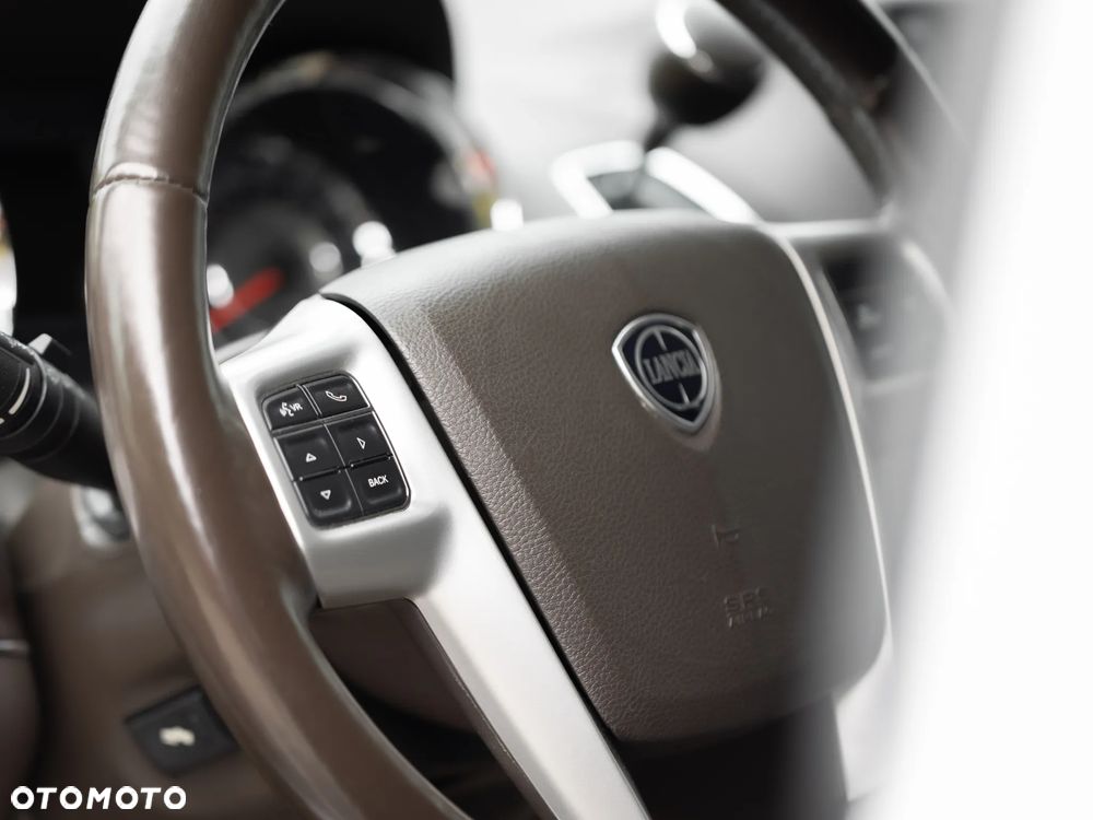 Lancia Voyager 3.6 Platinum - 13