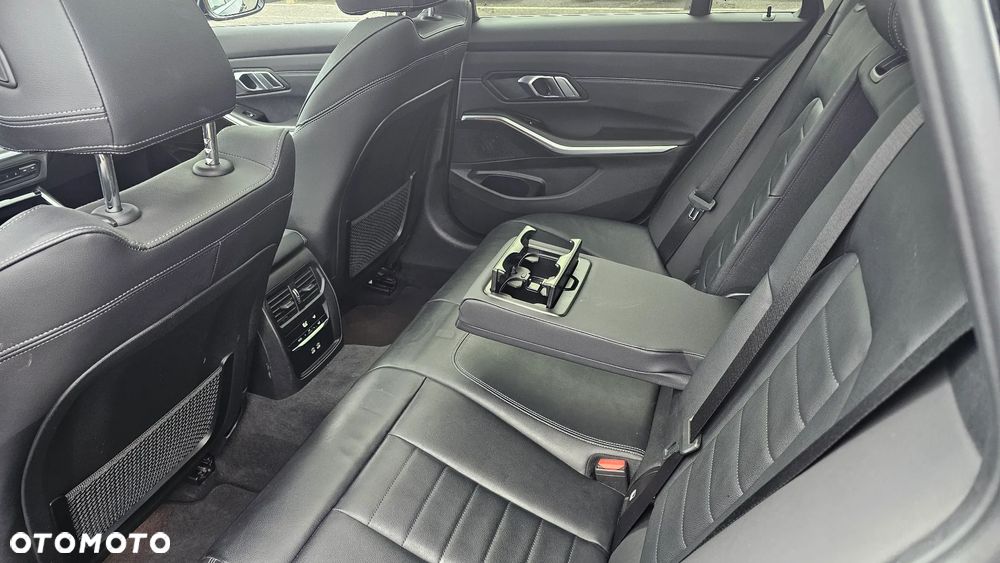 BMW Seria 3 320d xDrive Luxury Line - 15