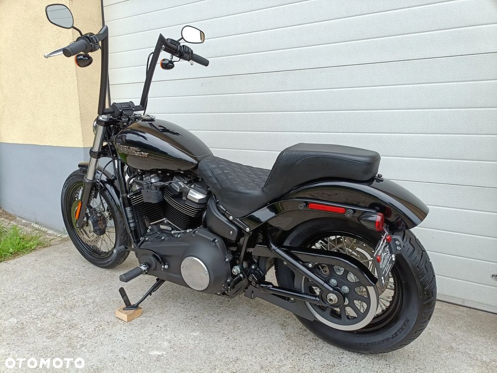 Harley-Davidson Softail Street Bob - 28