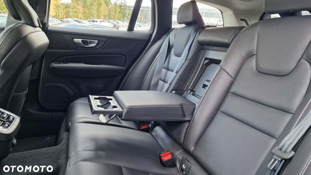 Volvo V60 Cross Country - 9