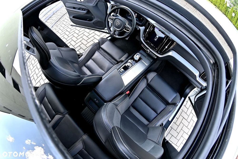 Volvo XC 60 T6 AWD Plug-In Hybrid Inscription - 24