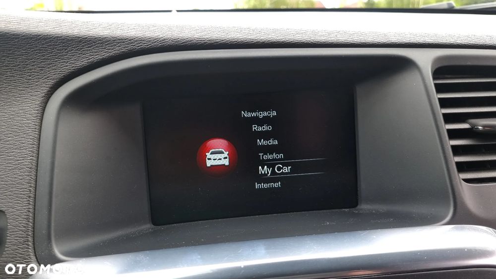 Volvo V60 D4 Geartronic Momentum - 33