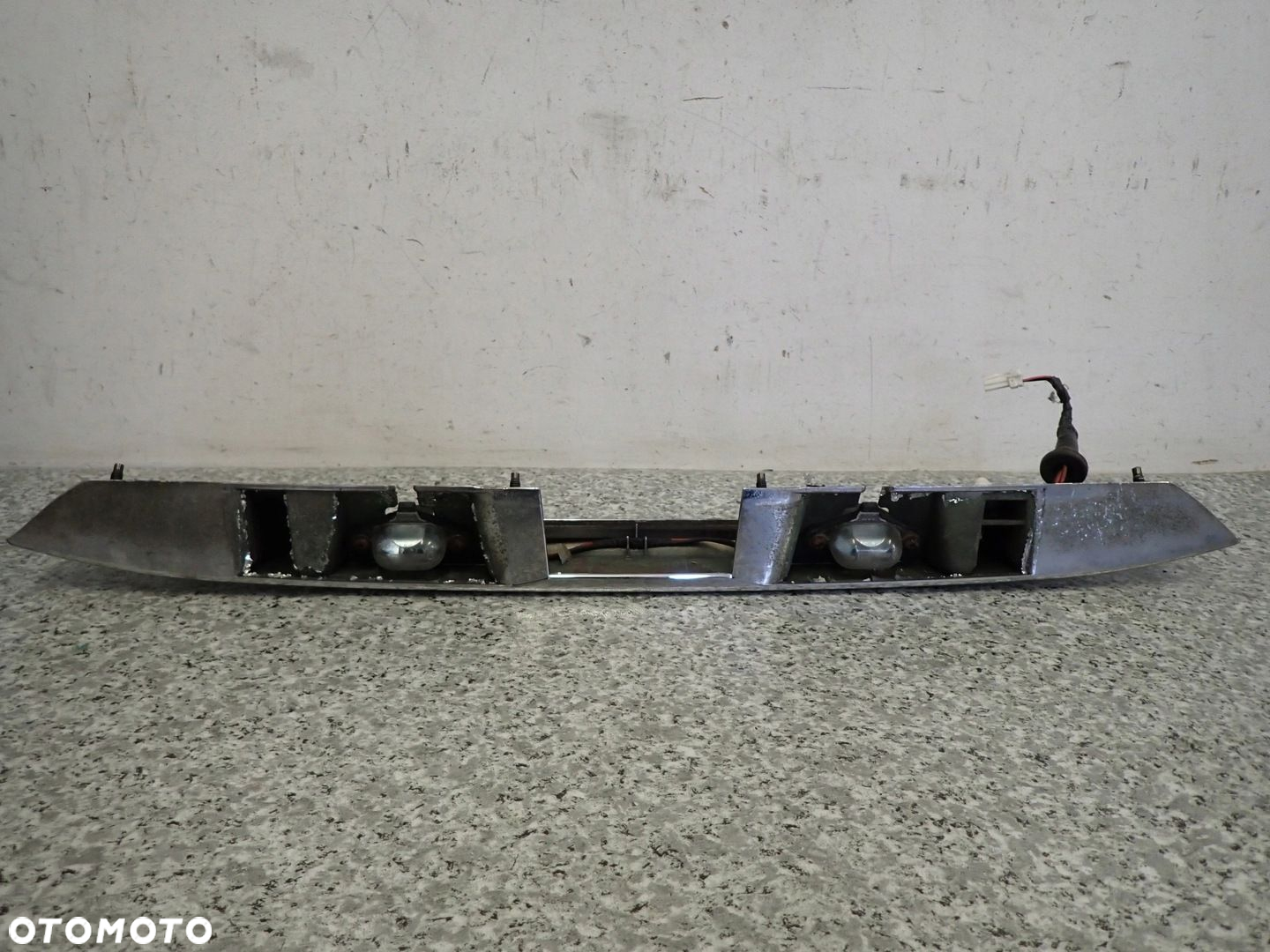 NISSAN XTRAIL T30 01- LISTWA KLAPY TYLNEJ LAMPKI TABLICY - 8