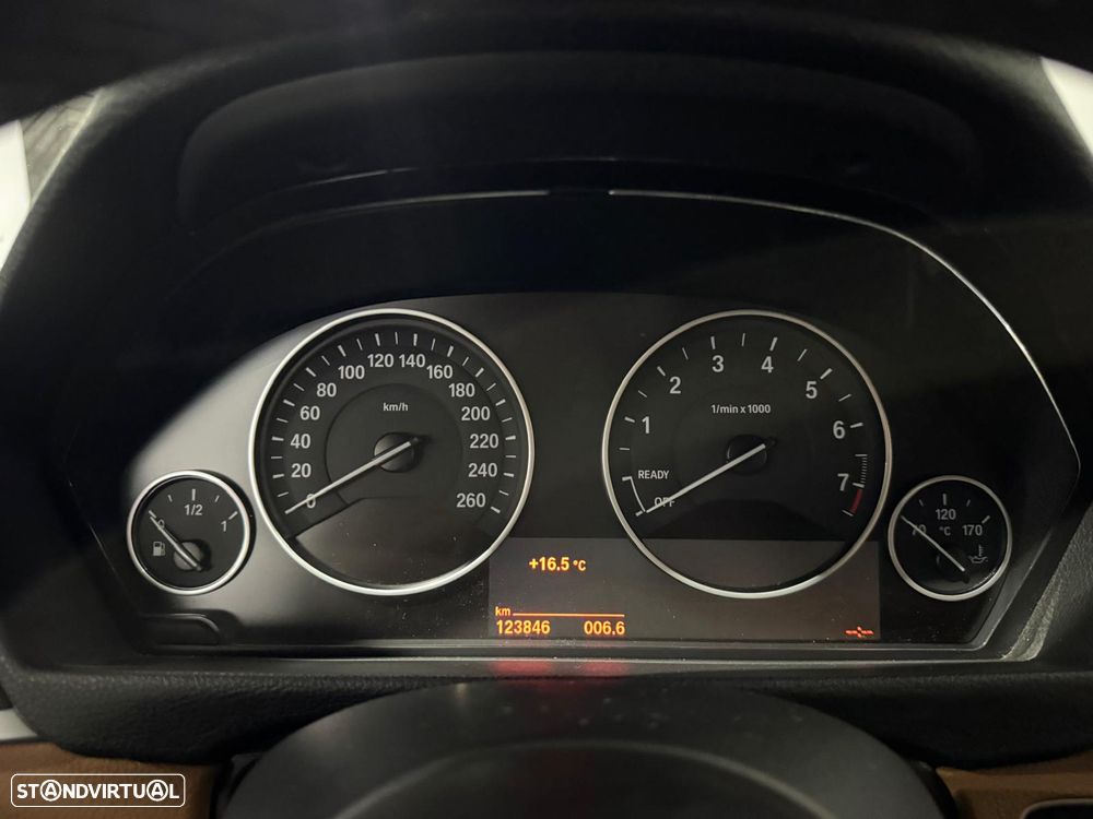 BMW 330 e iPerformance Pack M - 13