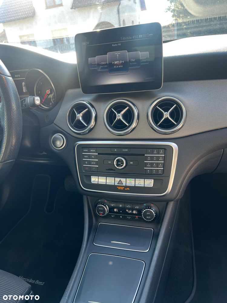 Mercedes-Benz GLA 180 d 7G-DCT Peak Edition - 16