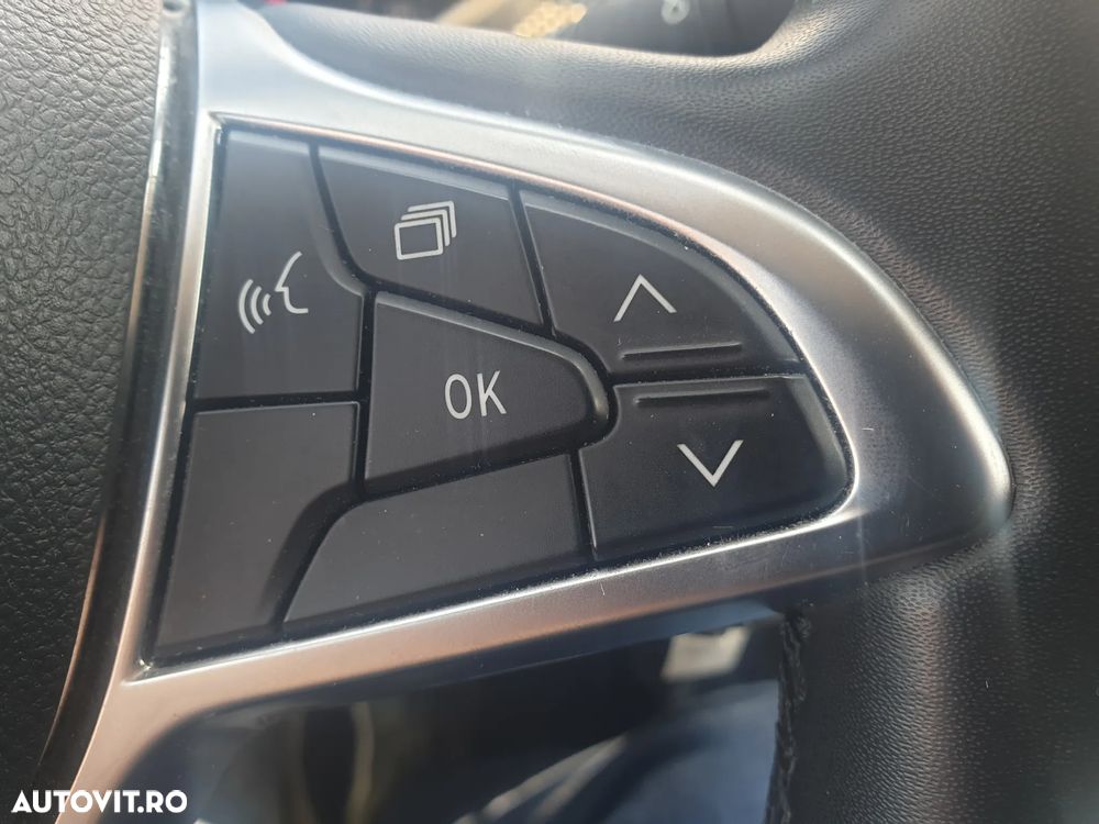 Dacia Logan TCe 90 MT6 Prestige - 31