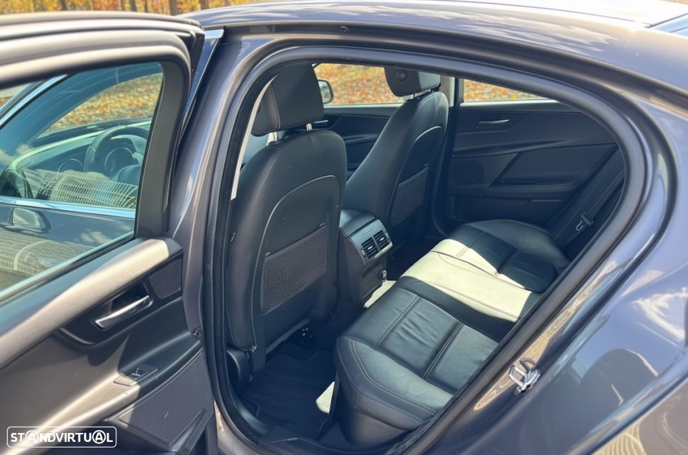 Jaguar XE 2.0 D Prestige Aut. - 18