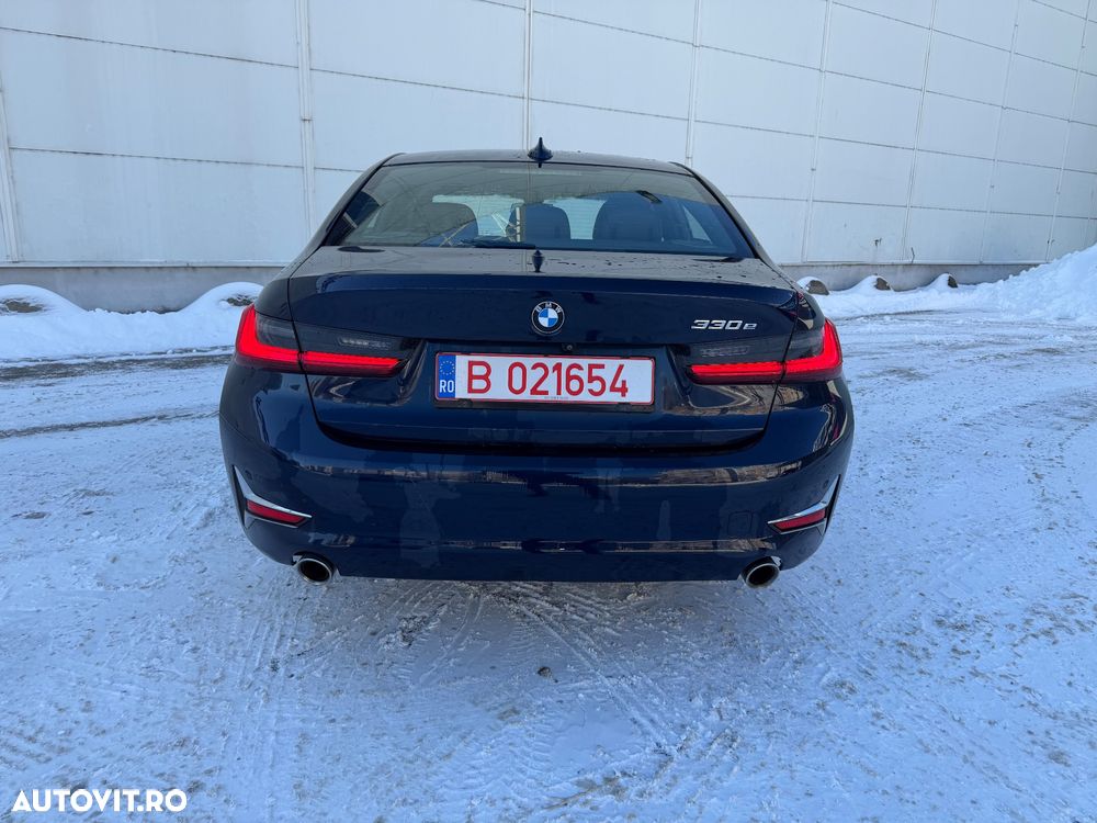 BMW Seria 3 330e Aut. Luxury Line - 14