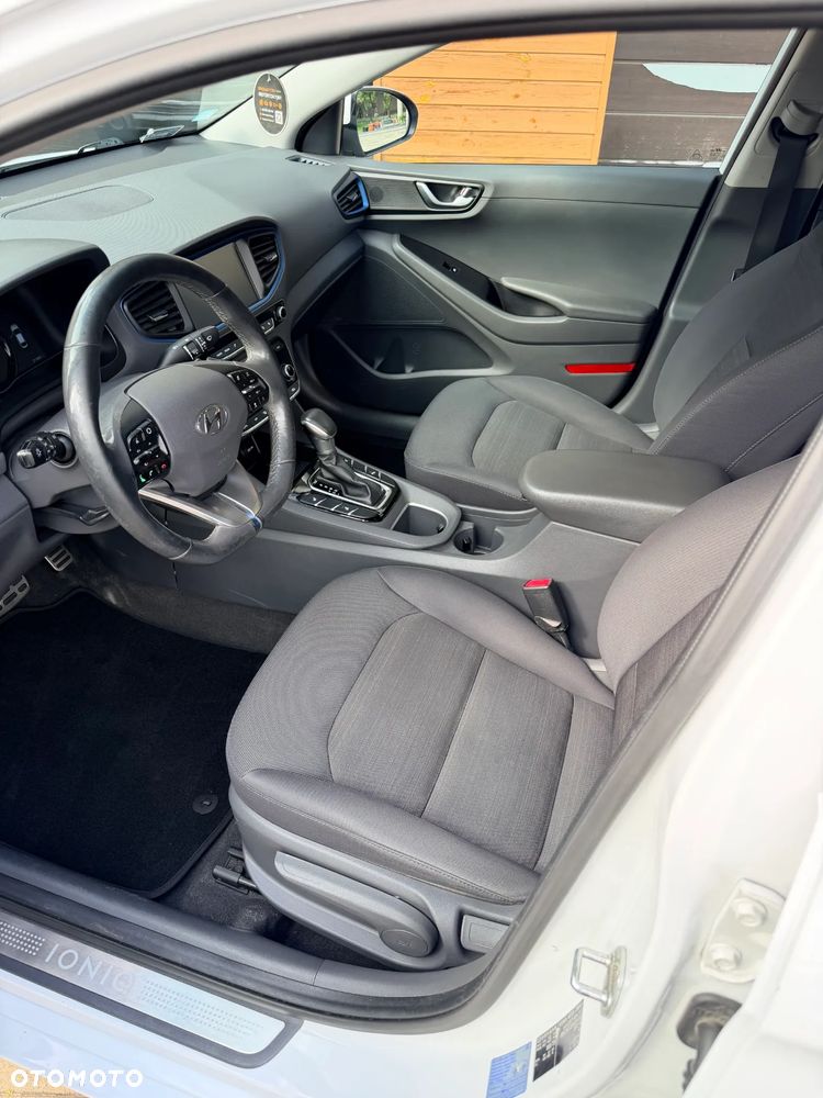 Hyundai IONIQ Hybrid Platinum - 8