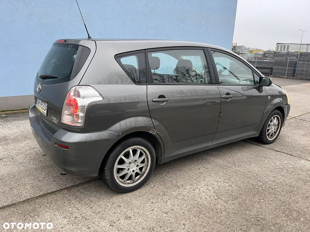 Toyota Corolla Verso - 12