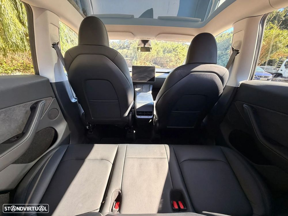 Tesla Model Y Long Range Dual Motor AWD - 32