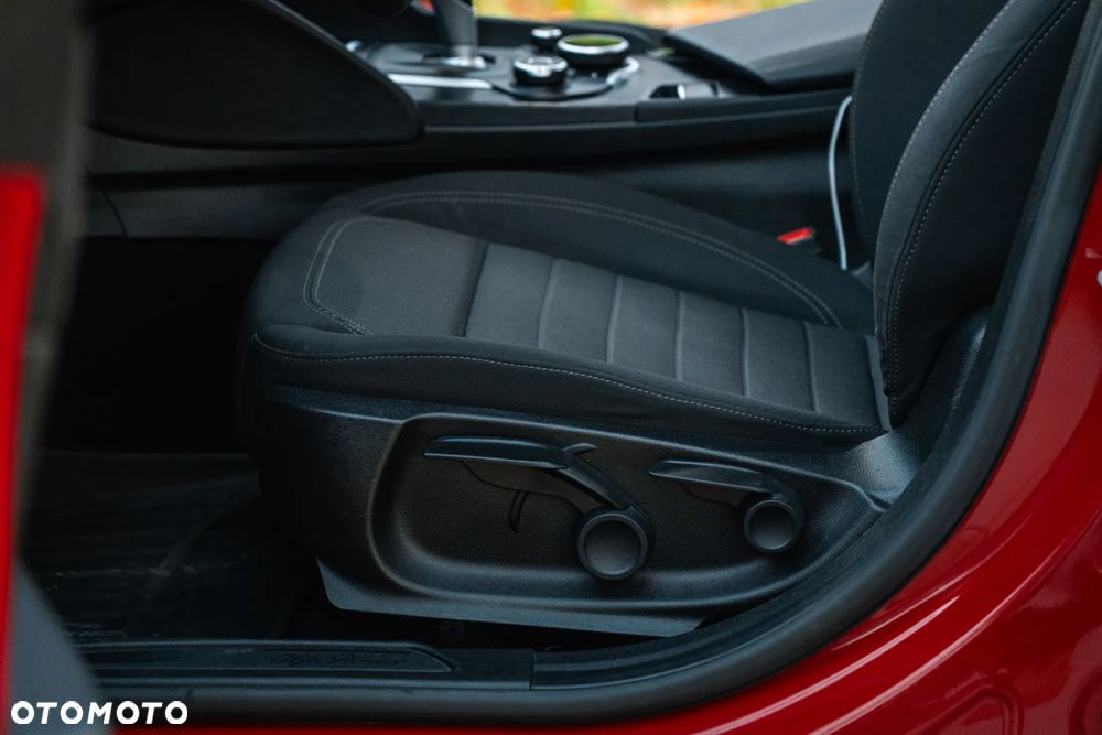 Alfa Romeo Giulia 2.0 Turbo Business - 18