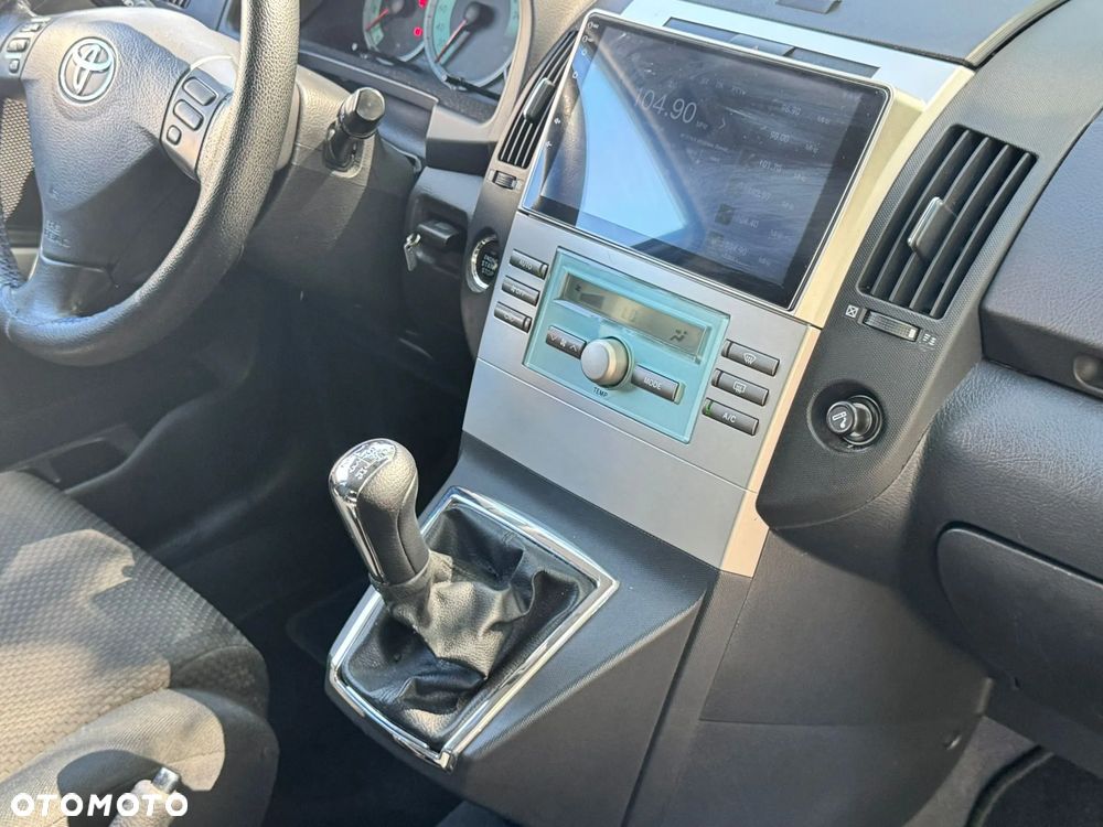 Toyota Corolla Verso 1.6 Terra 7os - 33