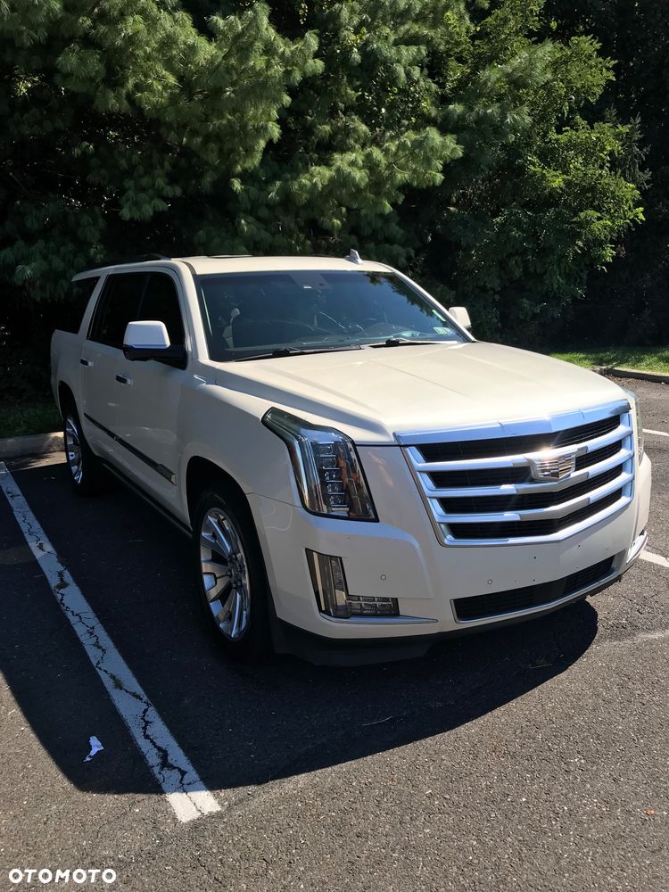 Cadillac Escalade - 1