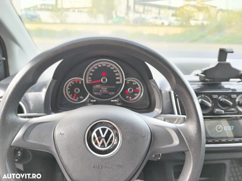 Volkswagen up! 1.0 MPI High - 6