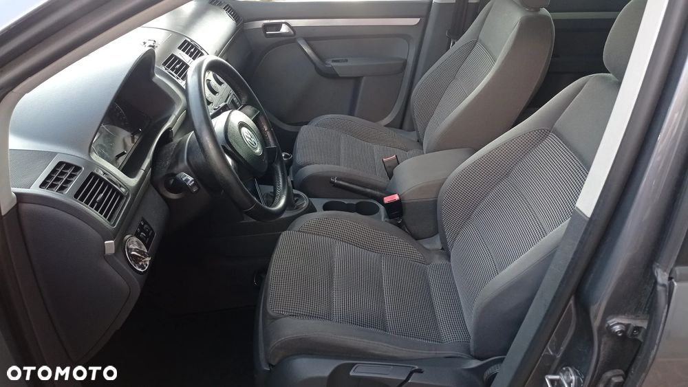 Volkswagen Touran 1.6 FSI Trendline - 29