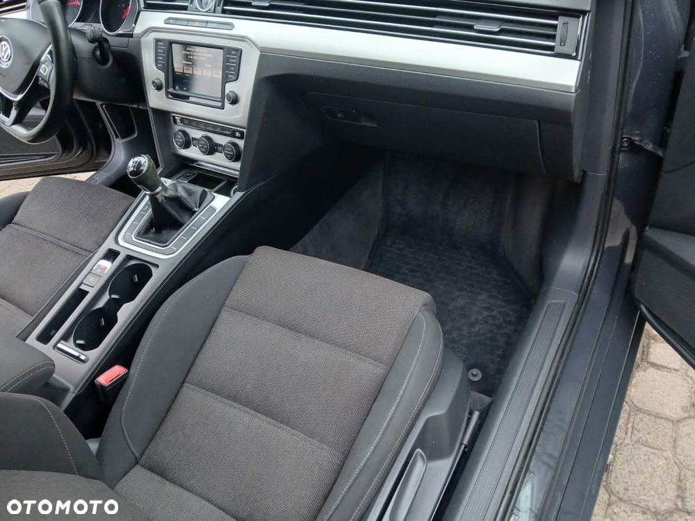 Volkswagen Passat 2.0 TDI (BlueMotion Technology) Comfortline - 14