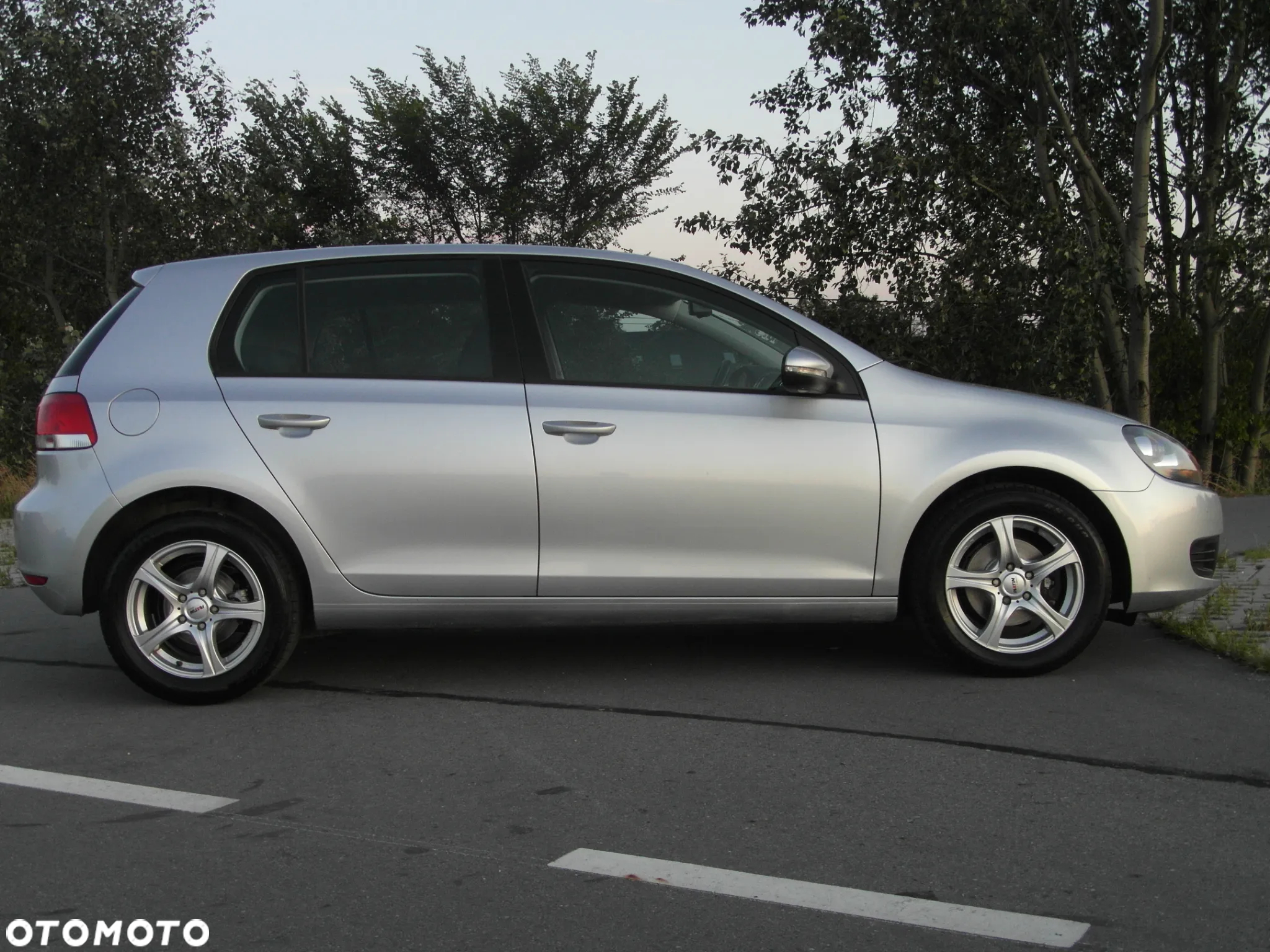 Volkswagen Golf VI 1.6 Comfortline - 11