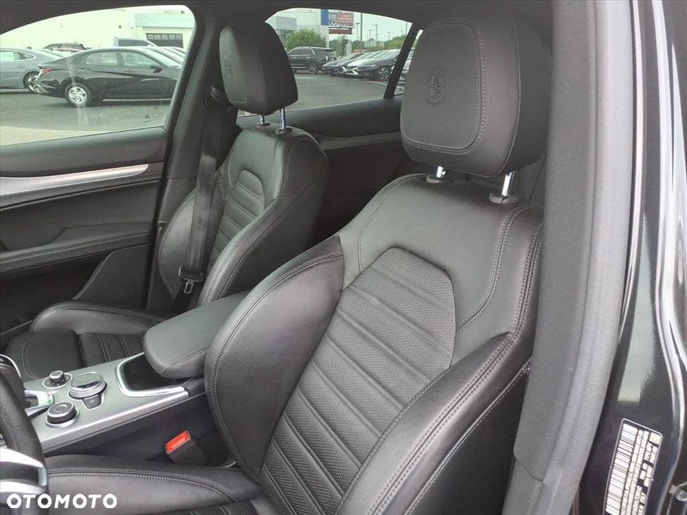 Alfa Romeo Stelvio - 14