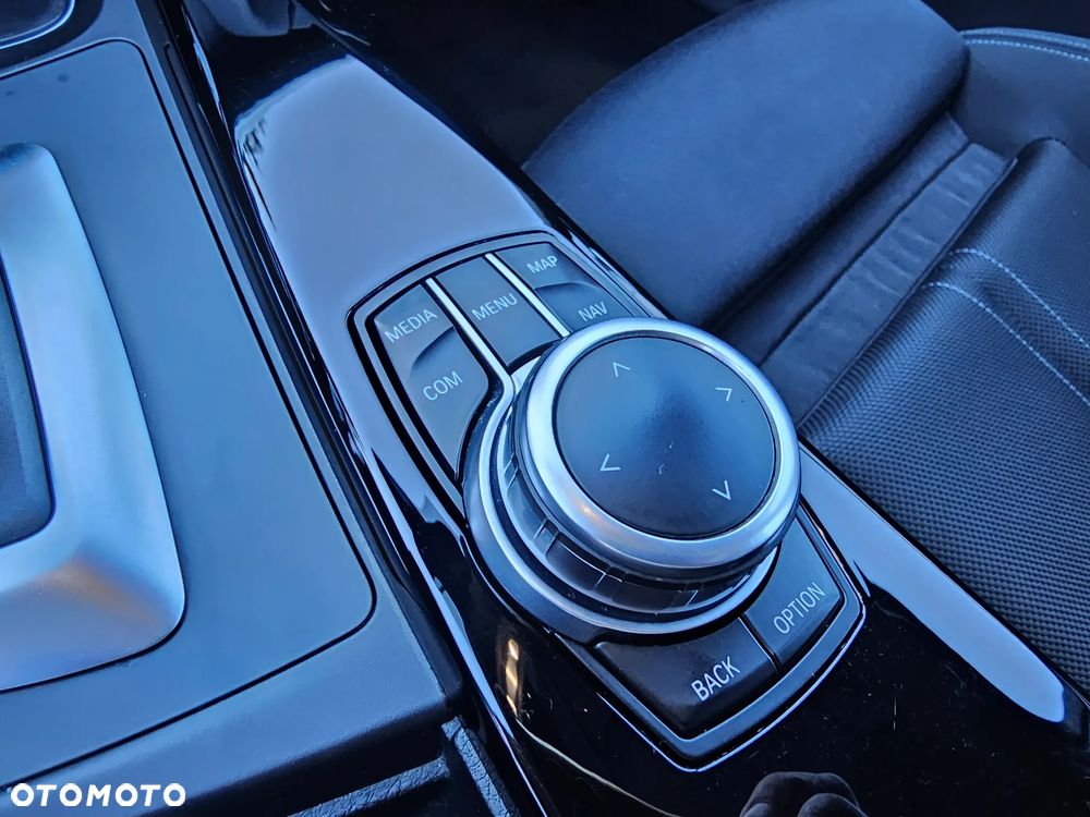 BMW Seria 3 320i xDrive Sport Line - 22