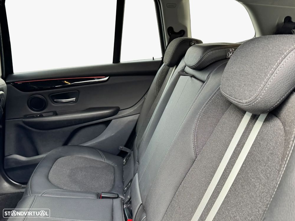 BMW 216 Gran Tourer - 12