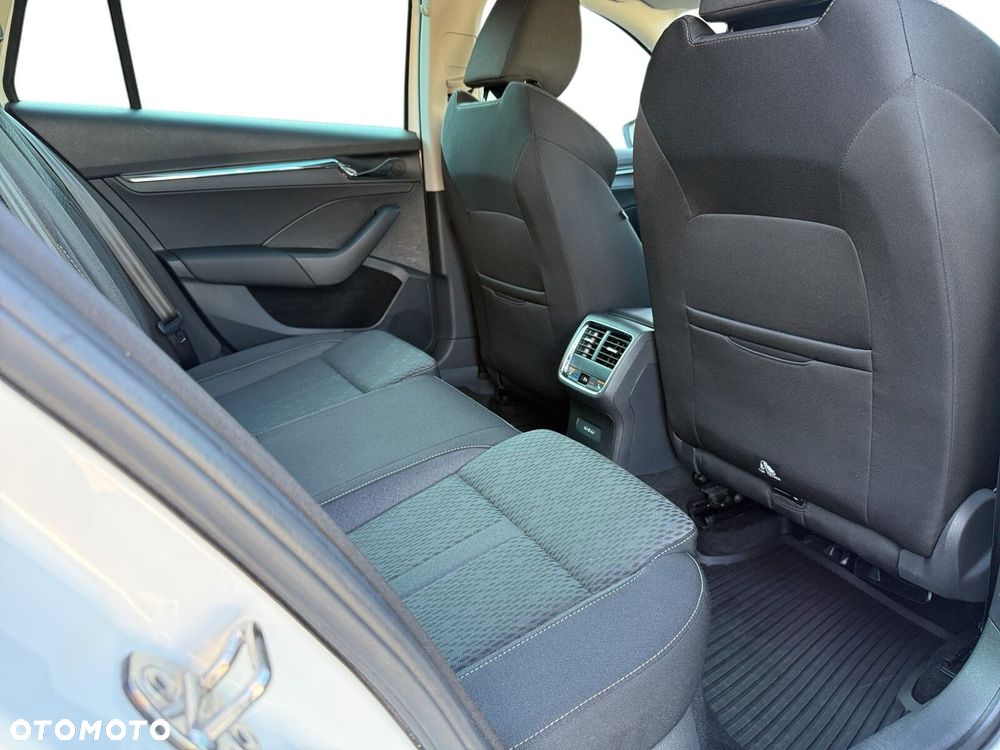 Skoda Octavia 2.0 TDI Style DSG - 37