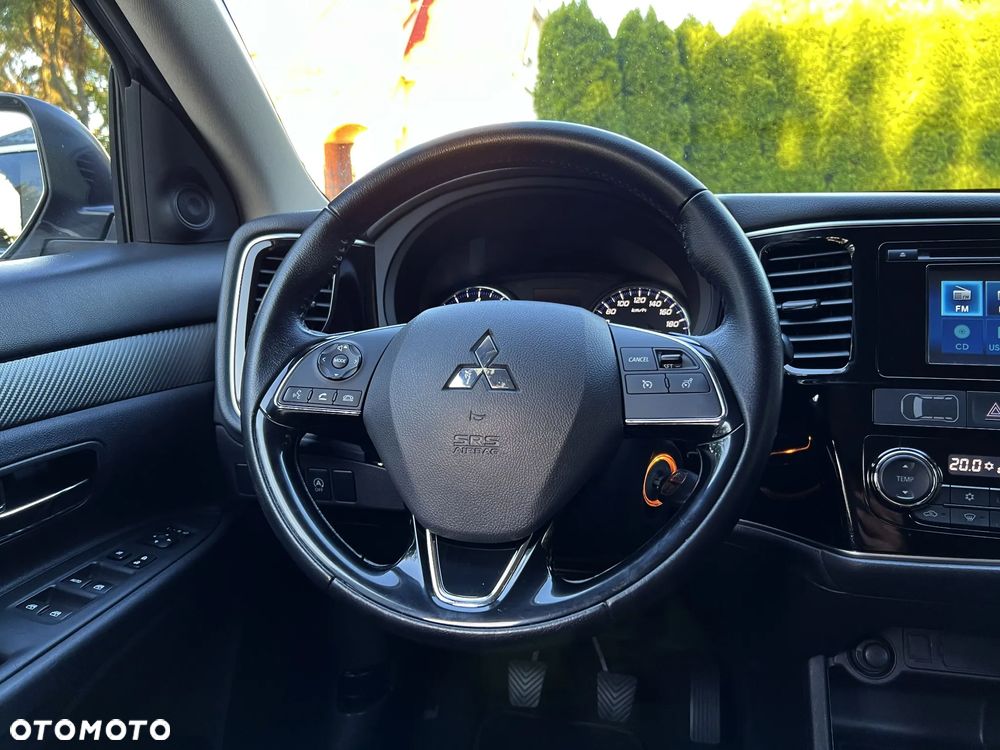 Mitsubishi Outlander 2.0 2WD SUV-Star - 30