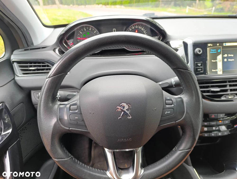 Peugeot 208 1.2 VTi Allure - 17