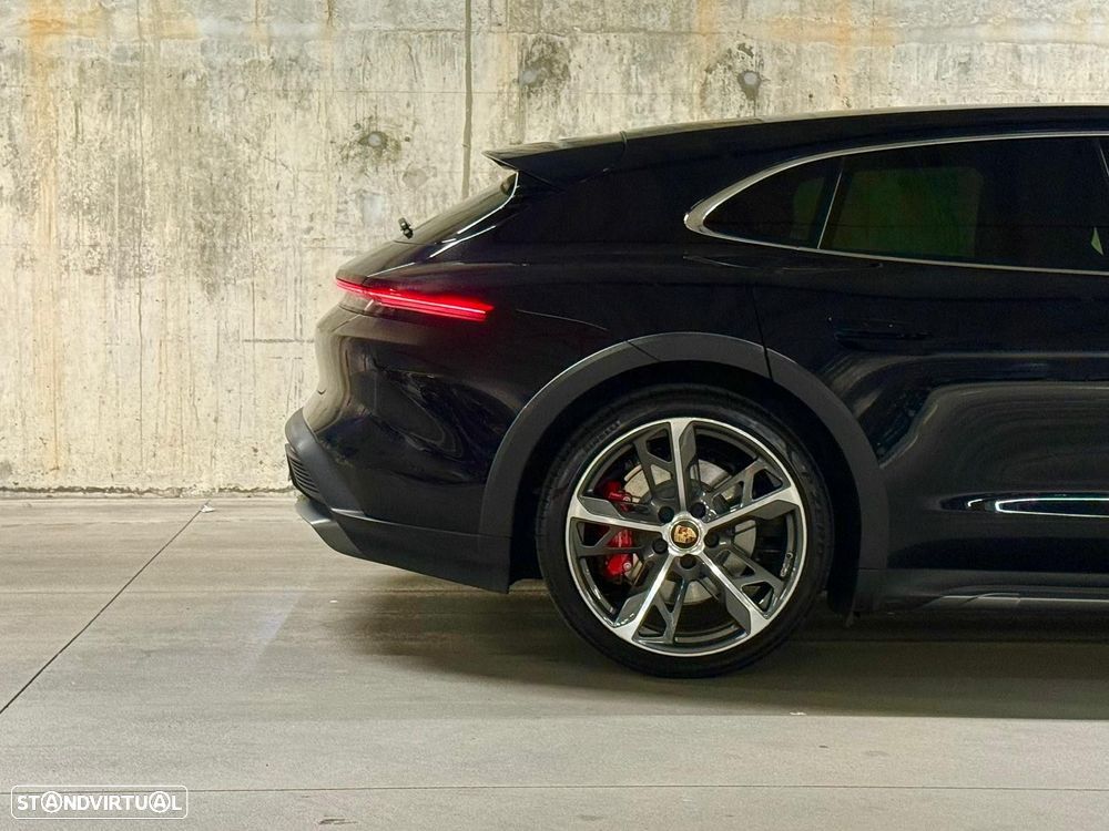 Porsche Taycan Cross Turismo - 8