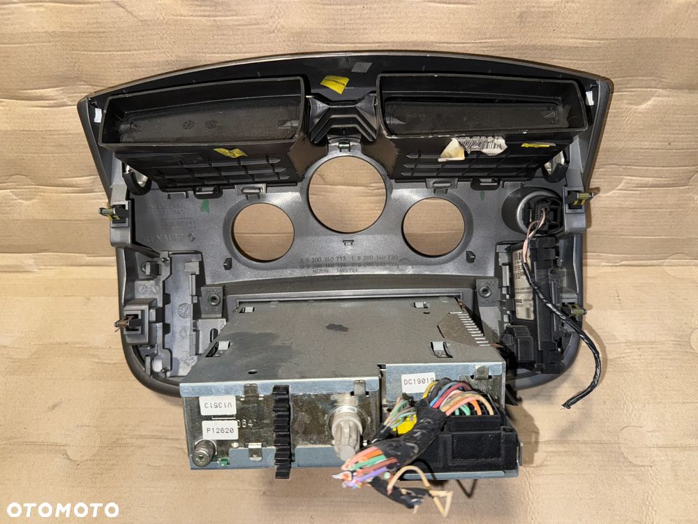 Konsola środkowa czytnik kart radio Renault Scenic II 8200140713  8200125077 OE - 3