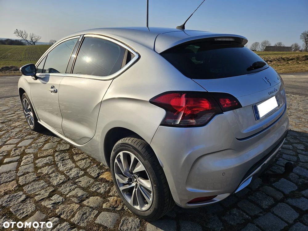 Citroën DS4 e-HDi 110 SoChic - 4