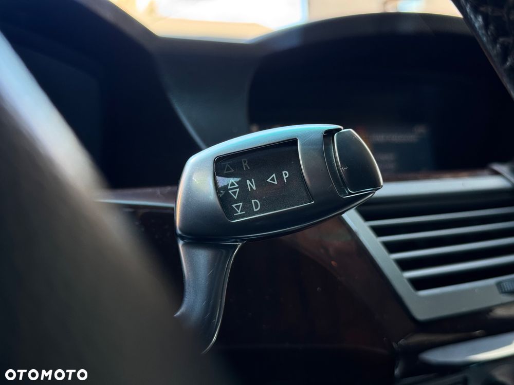 BMW Seria 7 750i L - 23