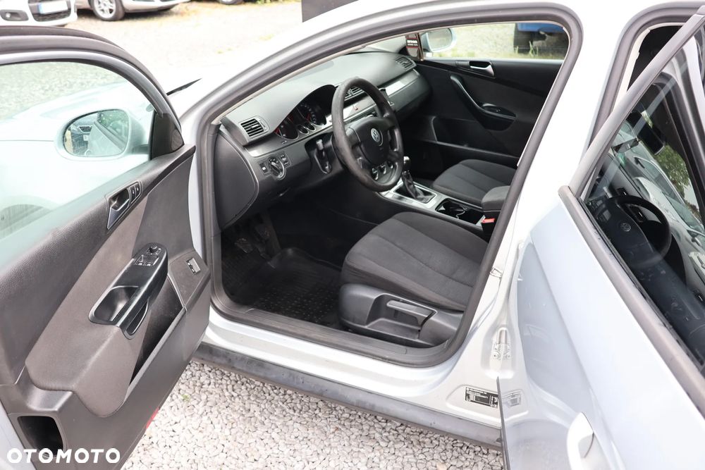 Volkswagen Passat 1.9 TDI Comfortline - 9
