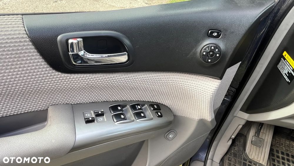 Kia Carnival - 10